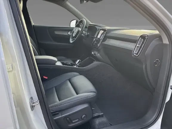 Volvo XC40 B3 = Ultimate = Гаранция, снимка 6 - Автомобили и джипове - 54179395