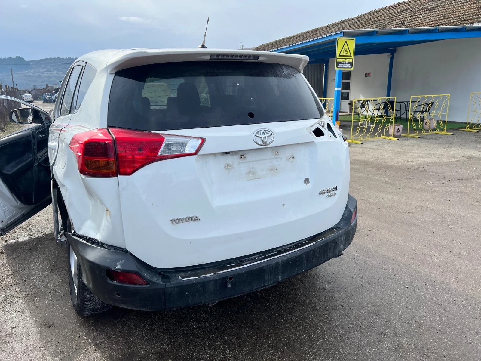 Toyota Rav4 2.2 D-4D с код на мотора 2AD-FTV - изображение 3