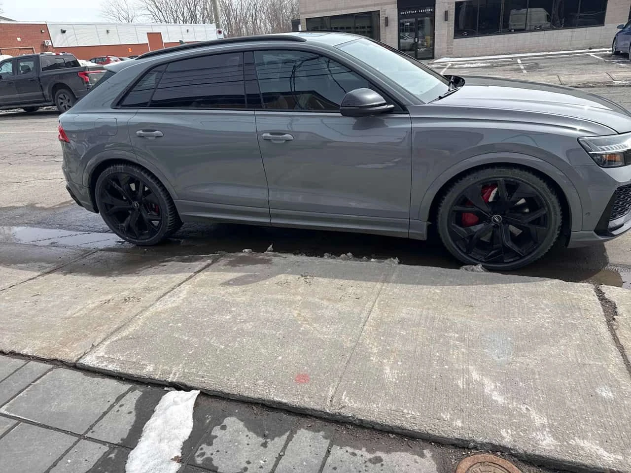 Audi RSQ8 4.0 TFSI quattro/ДИСТРОНИК/ПАНОРАМА/ОБДУХВАНЕ/360, снимка 4 - Автомобили и джипове - 53964767