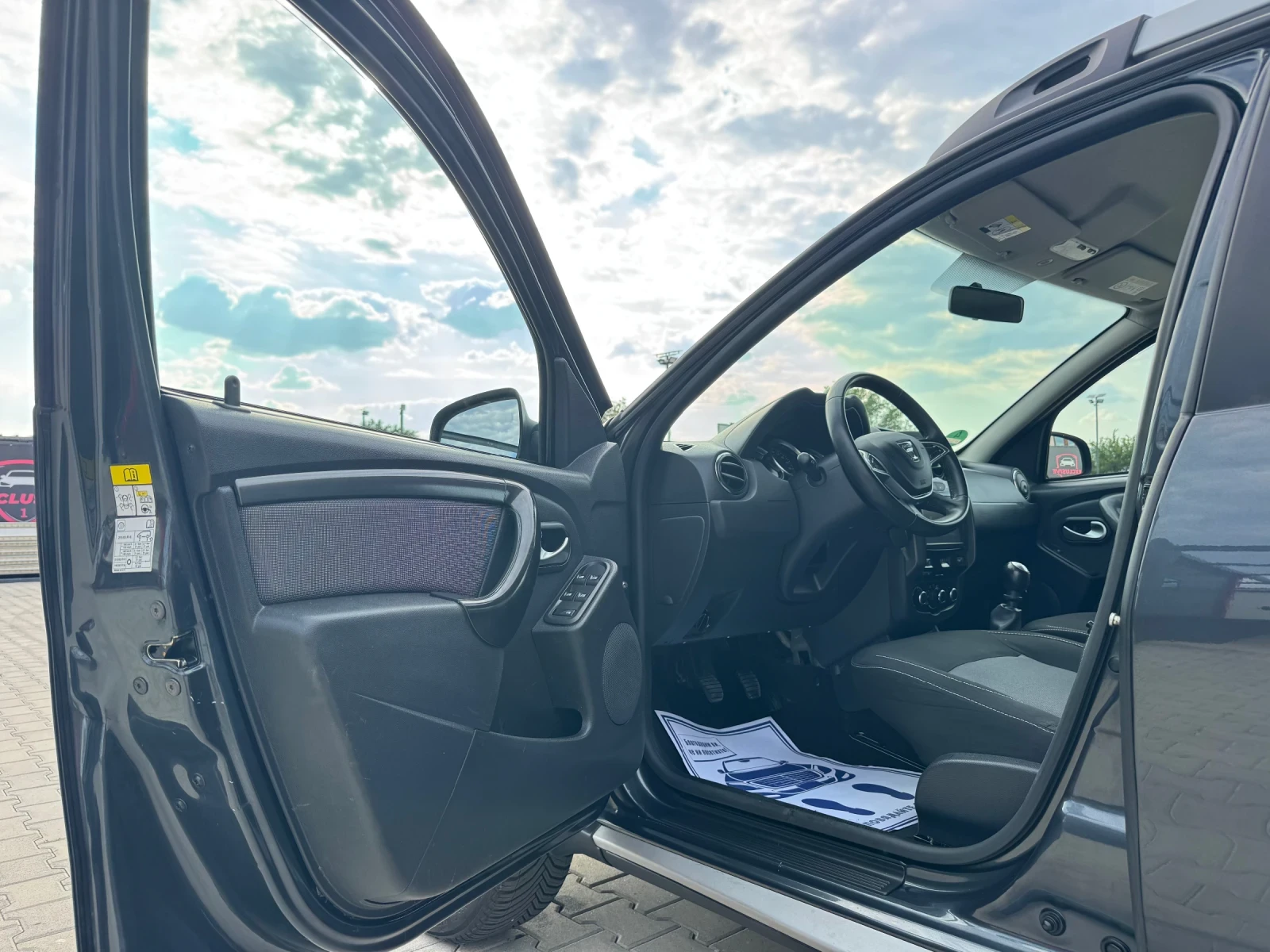 Dacia Duster 1.2i CAMERA NAVI EURO-6, снимка 9 - Автомобили и джипове - 55546707