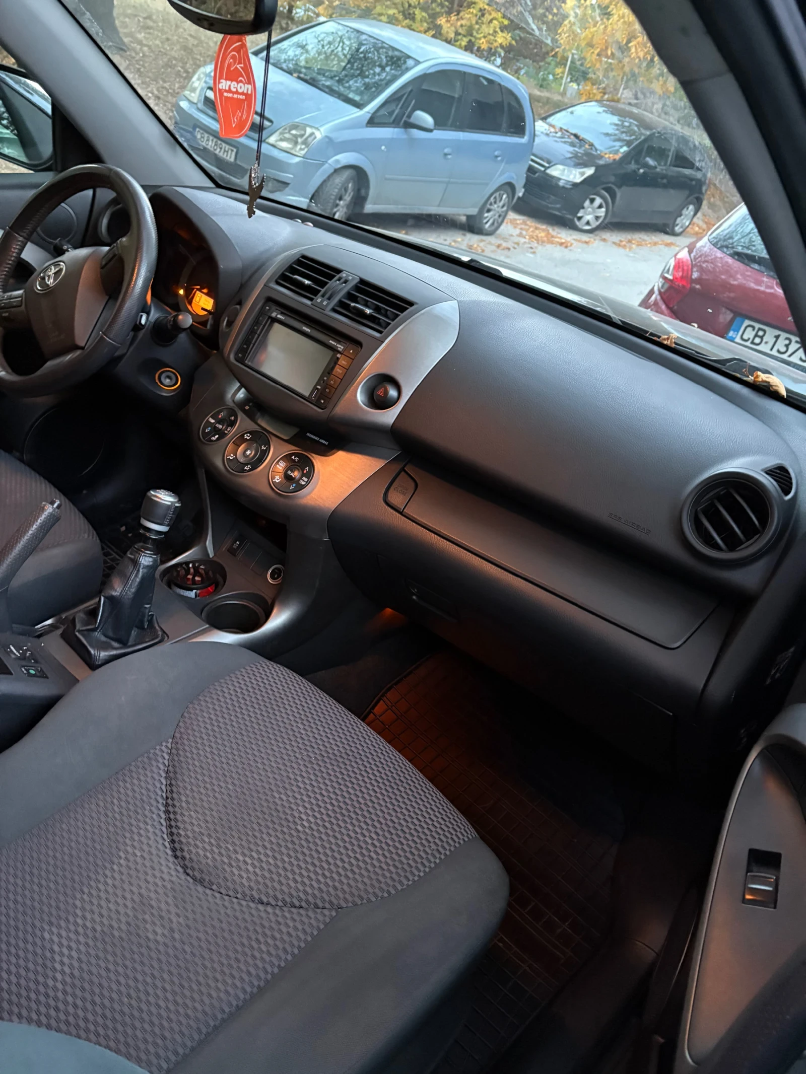 Toyota Rav4 2.2 Dizel, снимка 4 - Автомобили и джипове - 56417985