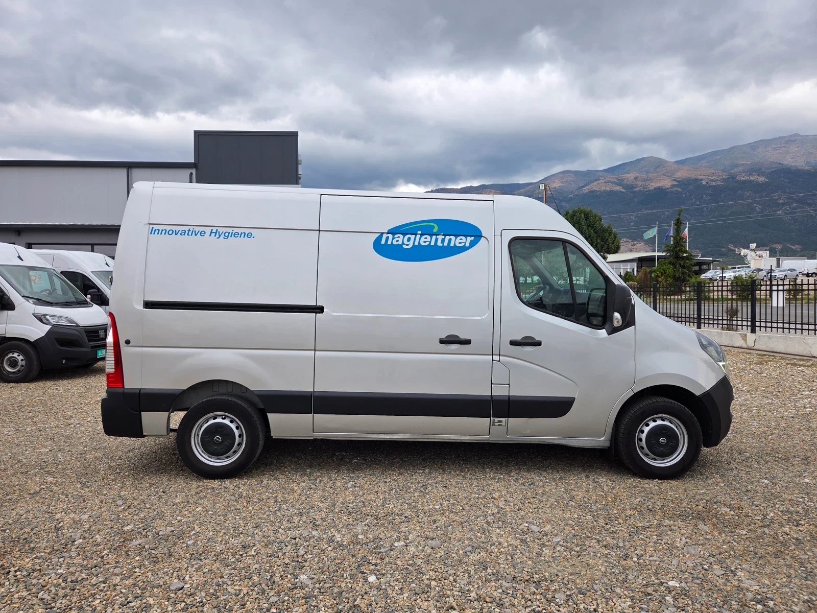 Opel Movano 2.3D климатик топ 2-броя, снимка 8 - Бусове и автобуси - 56274577