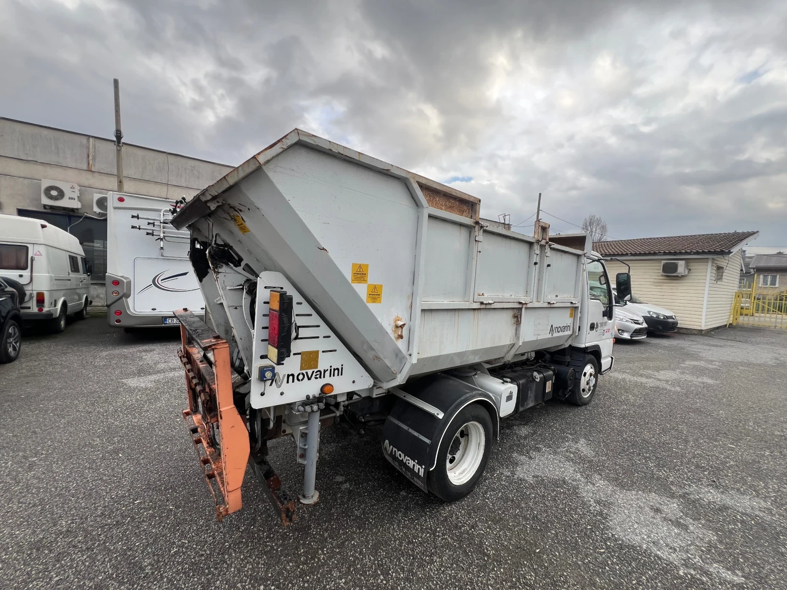 Isuzu Nqr 3D.Самосвал, Сметосъбирач - изображение 3