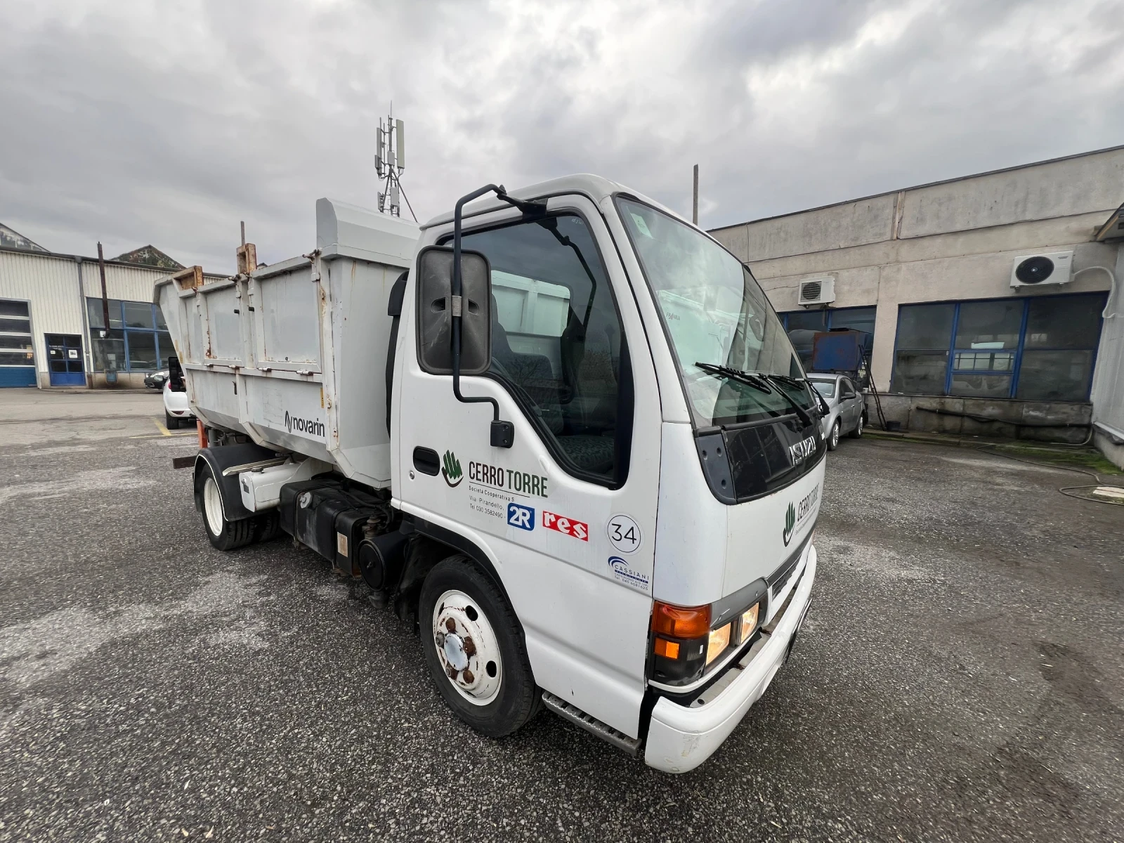 Isuzu Nqr 3D.Самосвал, Сметосъбирач - изображение 2