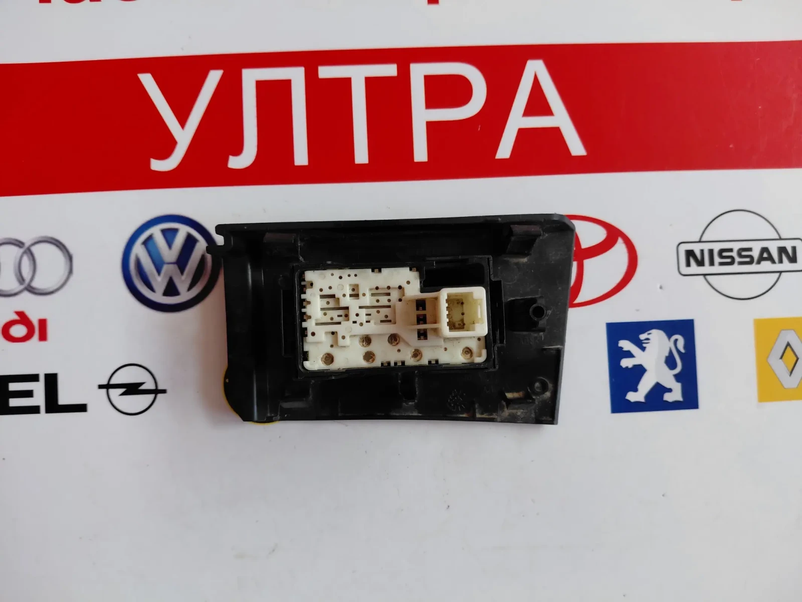 74272-02630 Превключвател ел. стъкла Toyota Auris E180 7427202630, снимка 2 - Части - 54760189