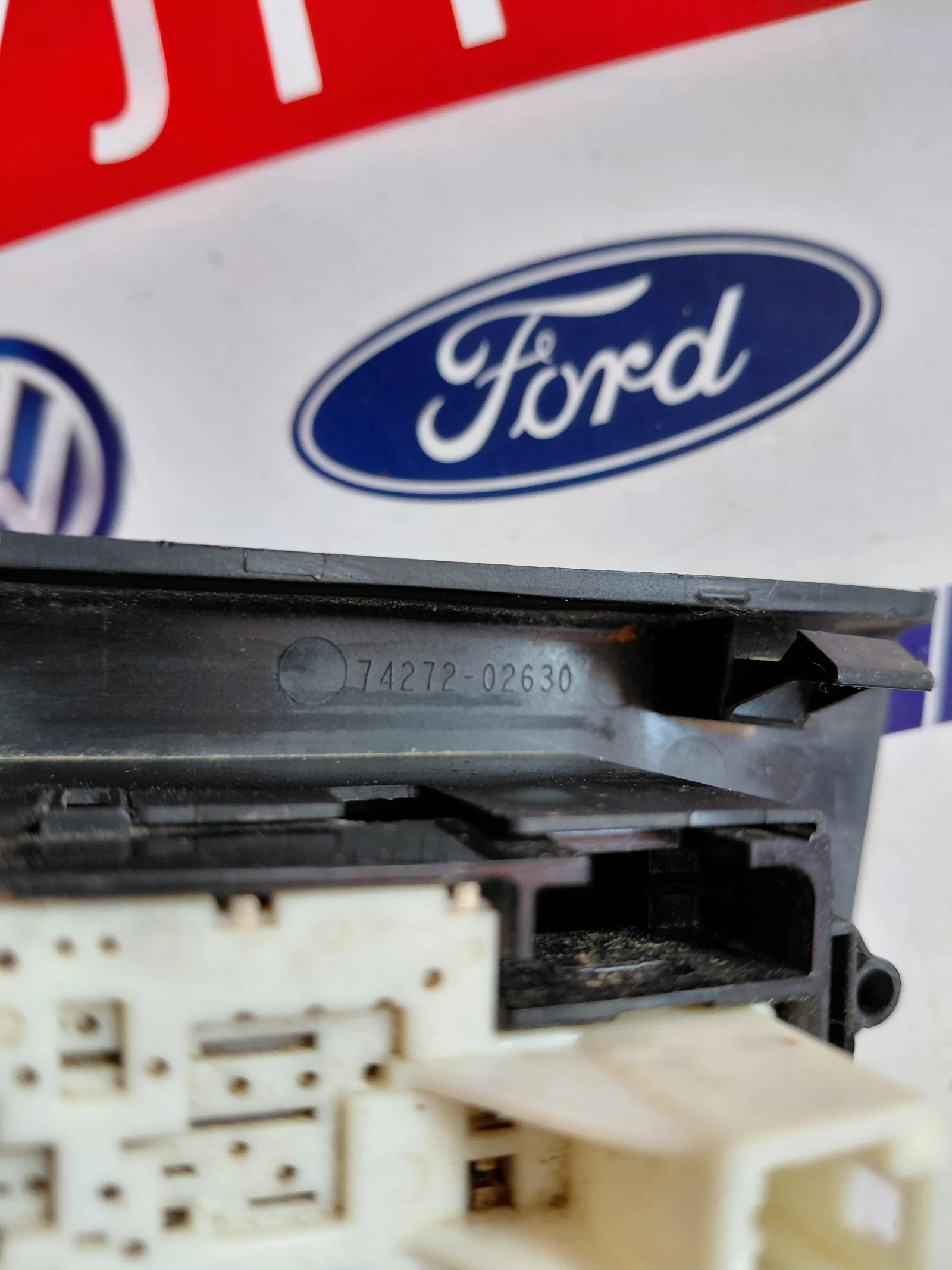 74272-02630 Превключвател ел. стъкла Toyota Auris E180 7427202630, снимка 3 - Части - 54760189