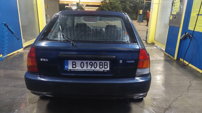 Mazda 323, снимка 3 - Автомобили и джипове - 46718319