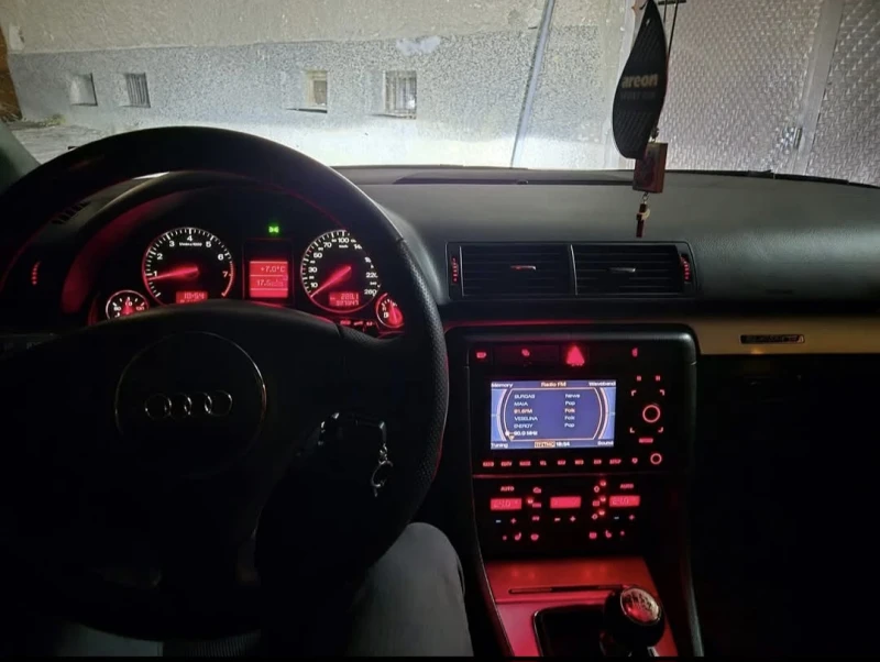 Audi A4 1.8T Quattro, снимка 4 - Автомобили и джипове - 52860271