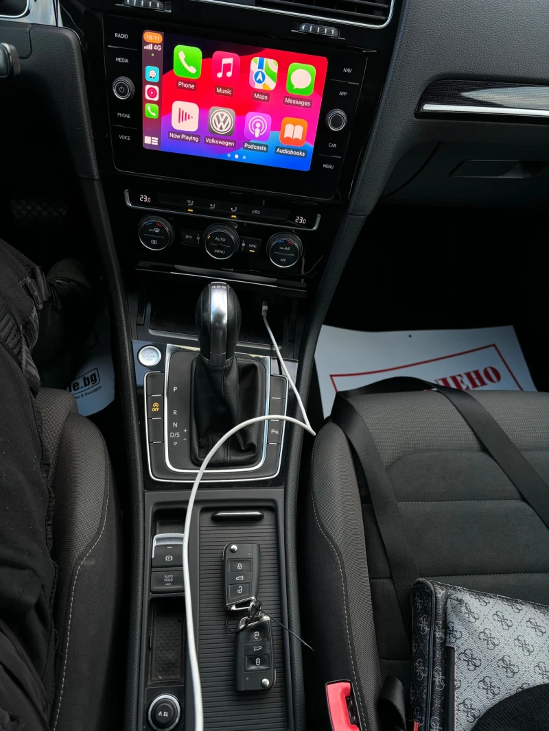 VW Golf HIGHLINE  KEYLESS LED CARPLAY, снимка 16 - Автомобили и джипове - 53134961