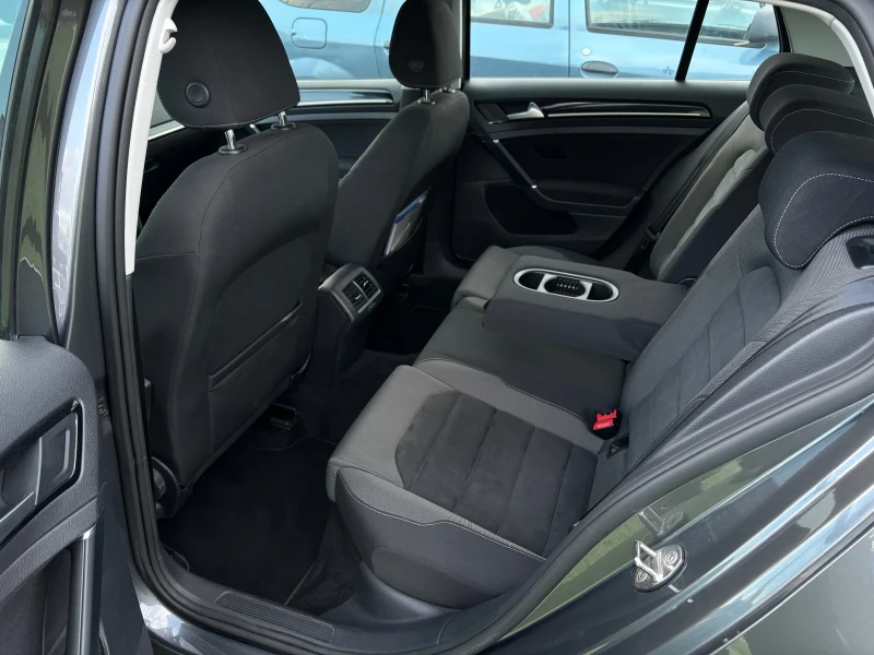 VW Golf HIGHLINE  KEYLESS LED CARPLAY, снимка 14 - Автомобили и джипове - 53134961