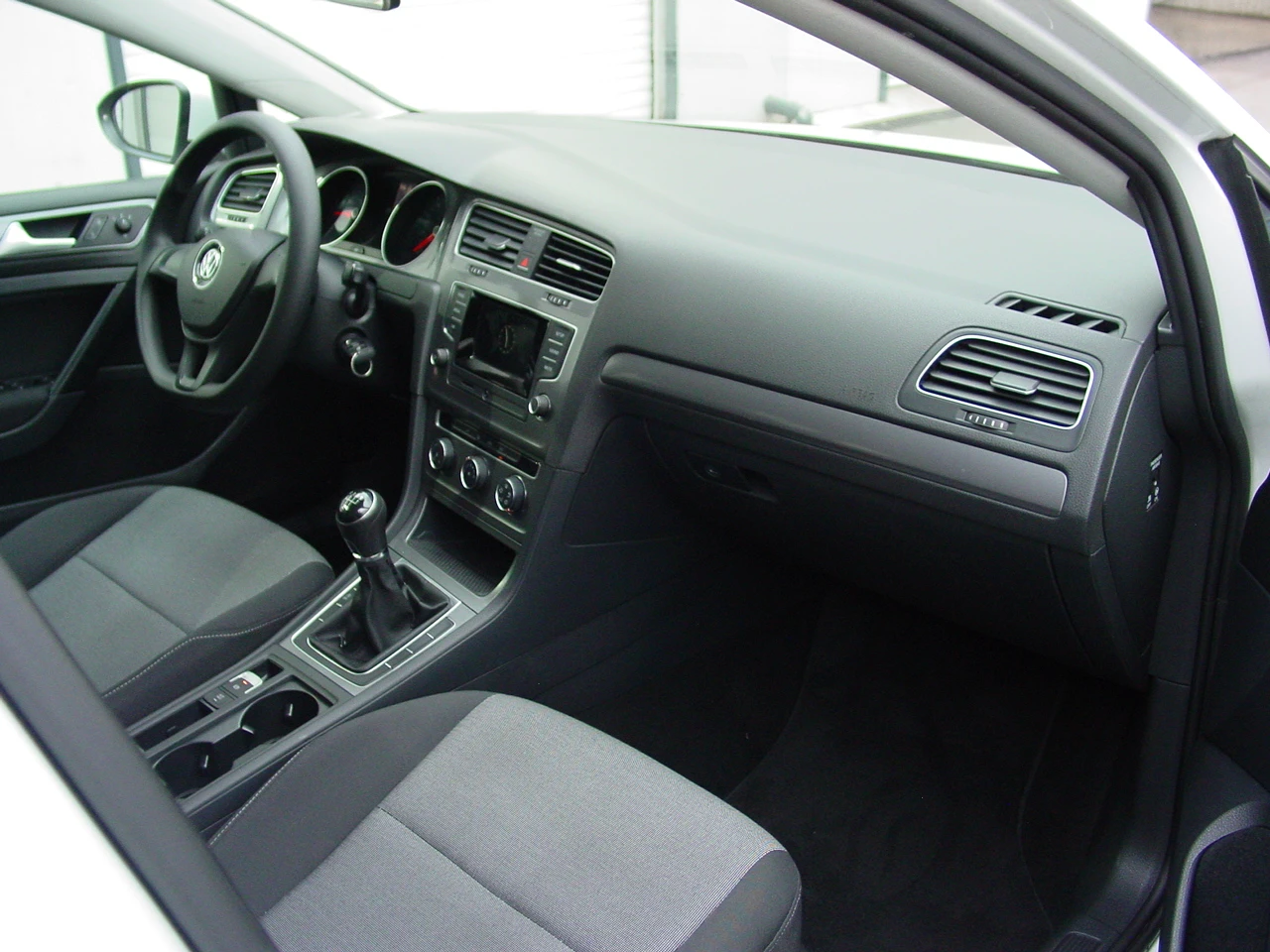 VW Golf 7 - 1.6 TDI -181000км.!- BlueMotion | Mobile.bg — изображение 17