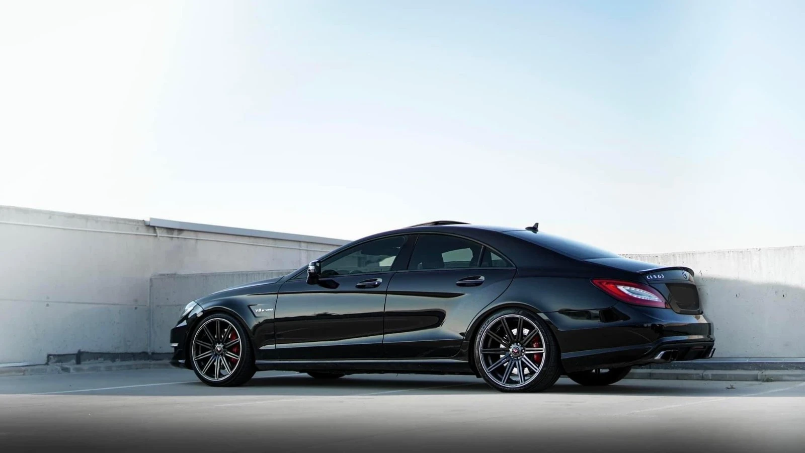 Mercedes-Benz CLS 63 AMG Performance Package 558 - изображение 2