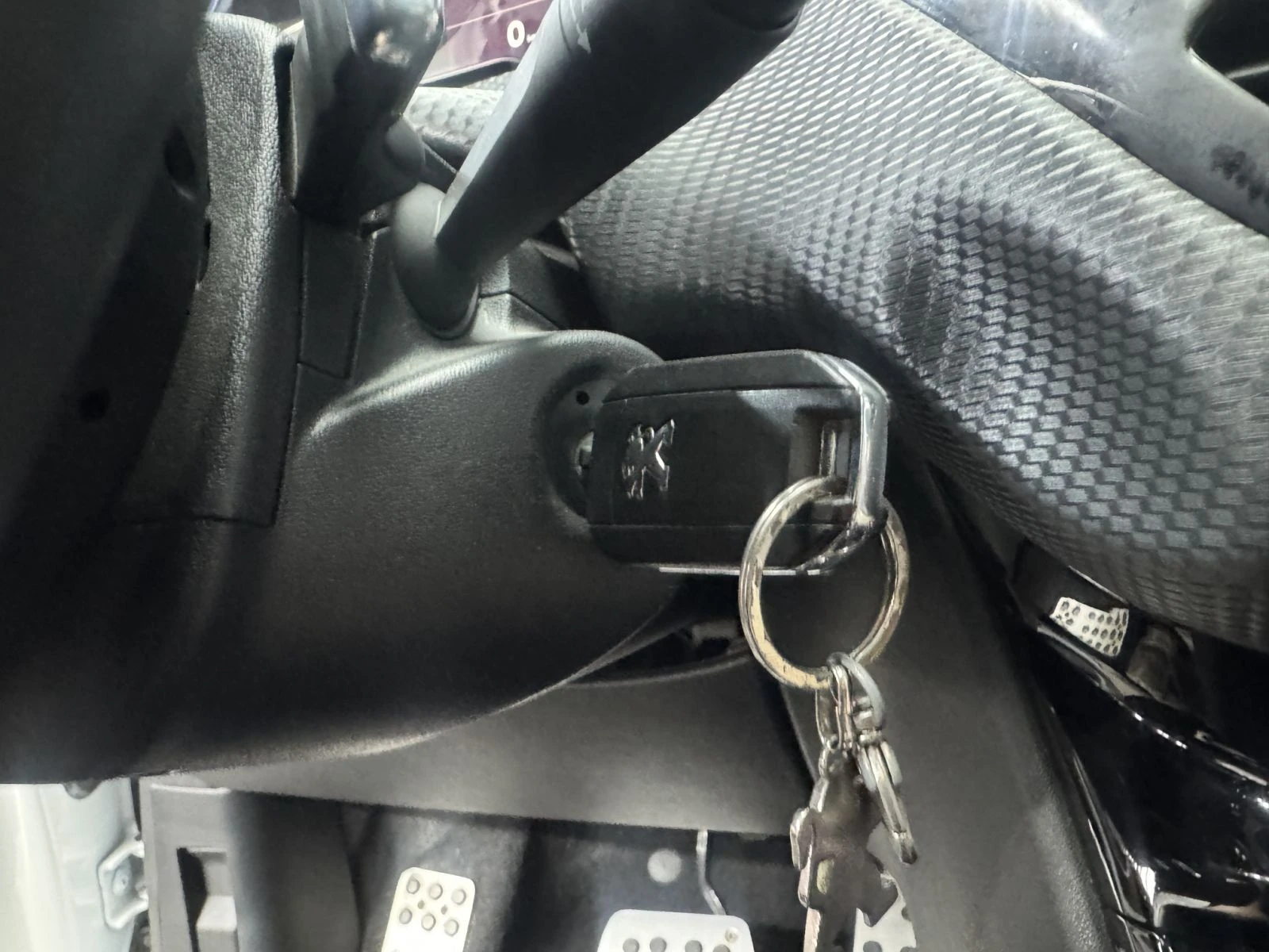 Peugeot 2008 1.6 e-HDi Féline -   -  | Mobile.bg   14