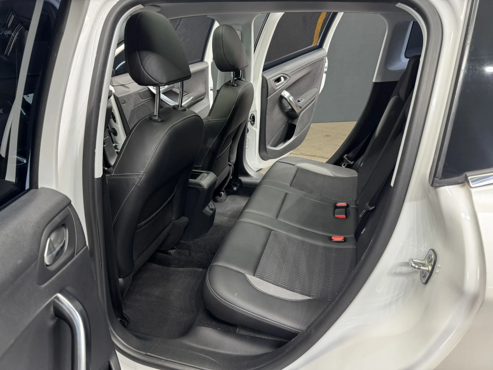 Peugeot 2008 1.6 e-HDi Féline - ОЧАКВАН ВНОС - ПЕРФЕКТНА - изображение 9