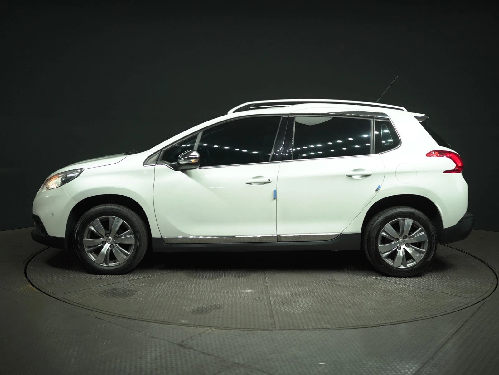 Peugeot 2008 1.6 e-HDi Féline - ОЧАКВАН ВНОС - ПЕРФЕКТНА - изображение 8