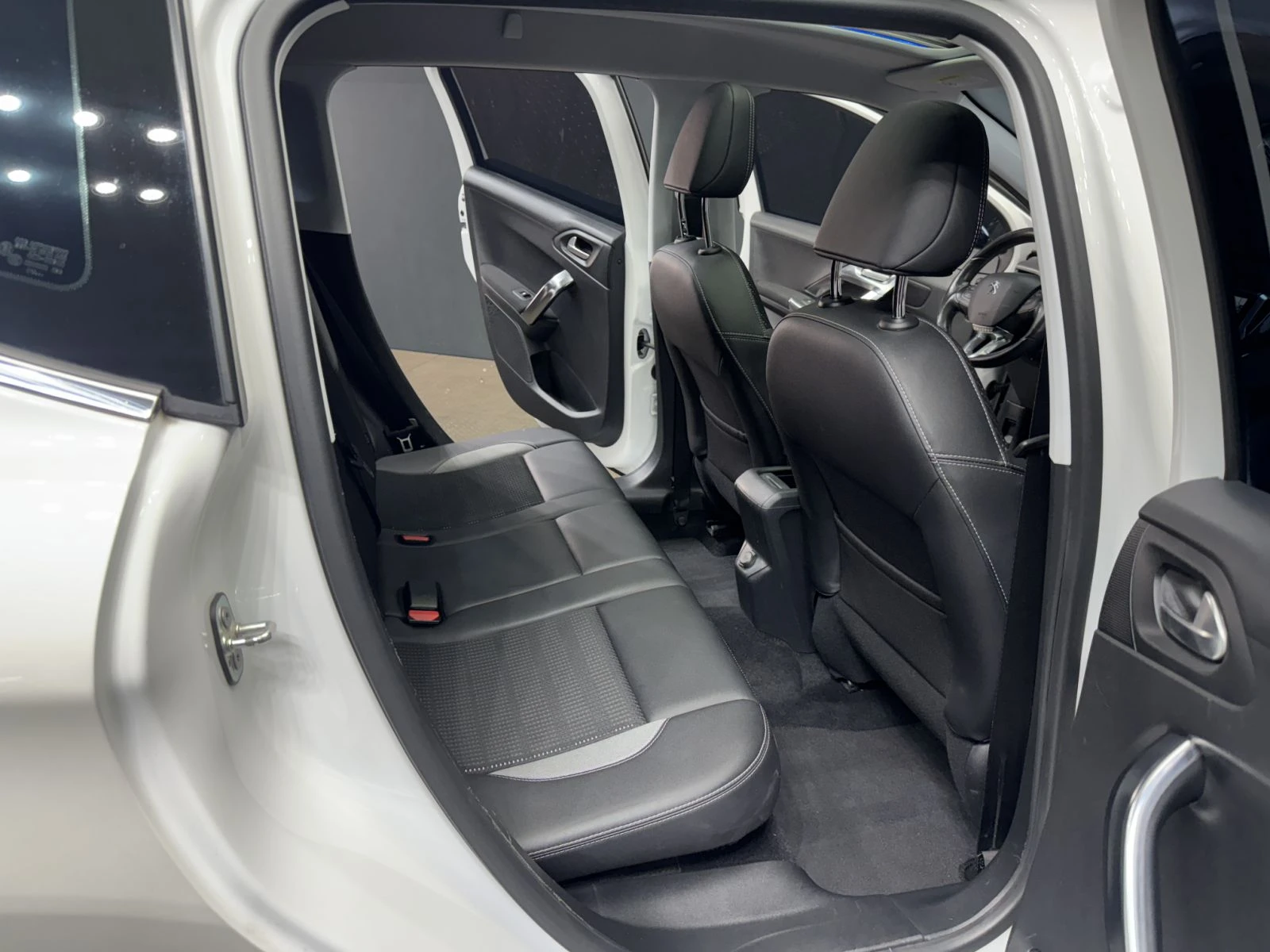 Peugeot 2008 1.6 e-HDi Féline - ОЧАКВАН ВНОС - ПЕРФЕКТНА - изображение 10