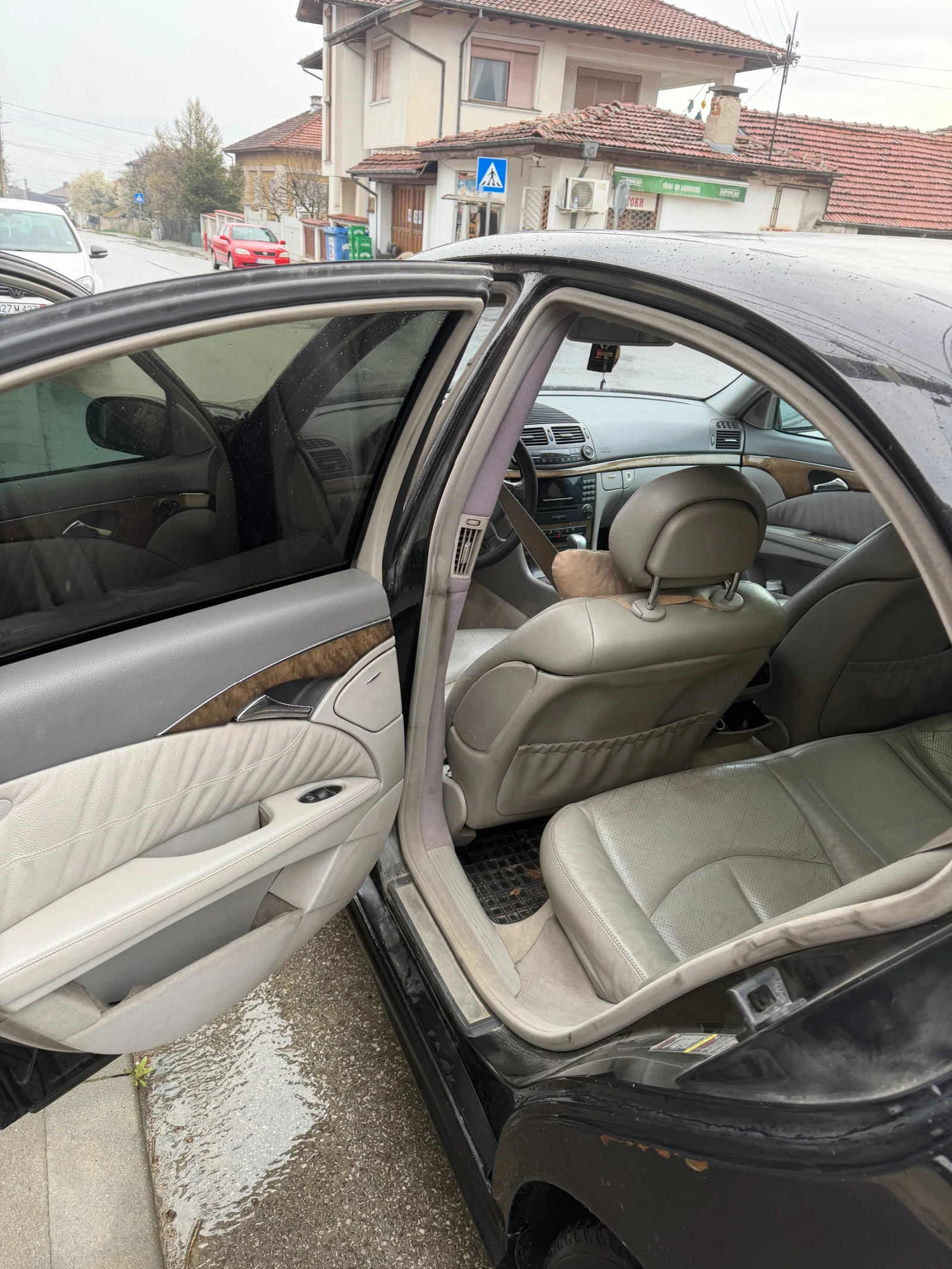 Mercedes-Benz E 270, снимка 9 - Автомобили и джипове - 54211998