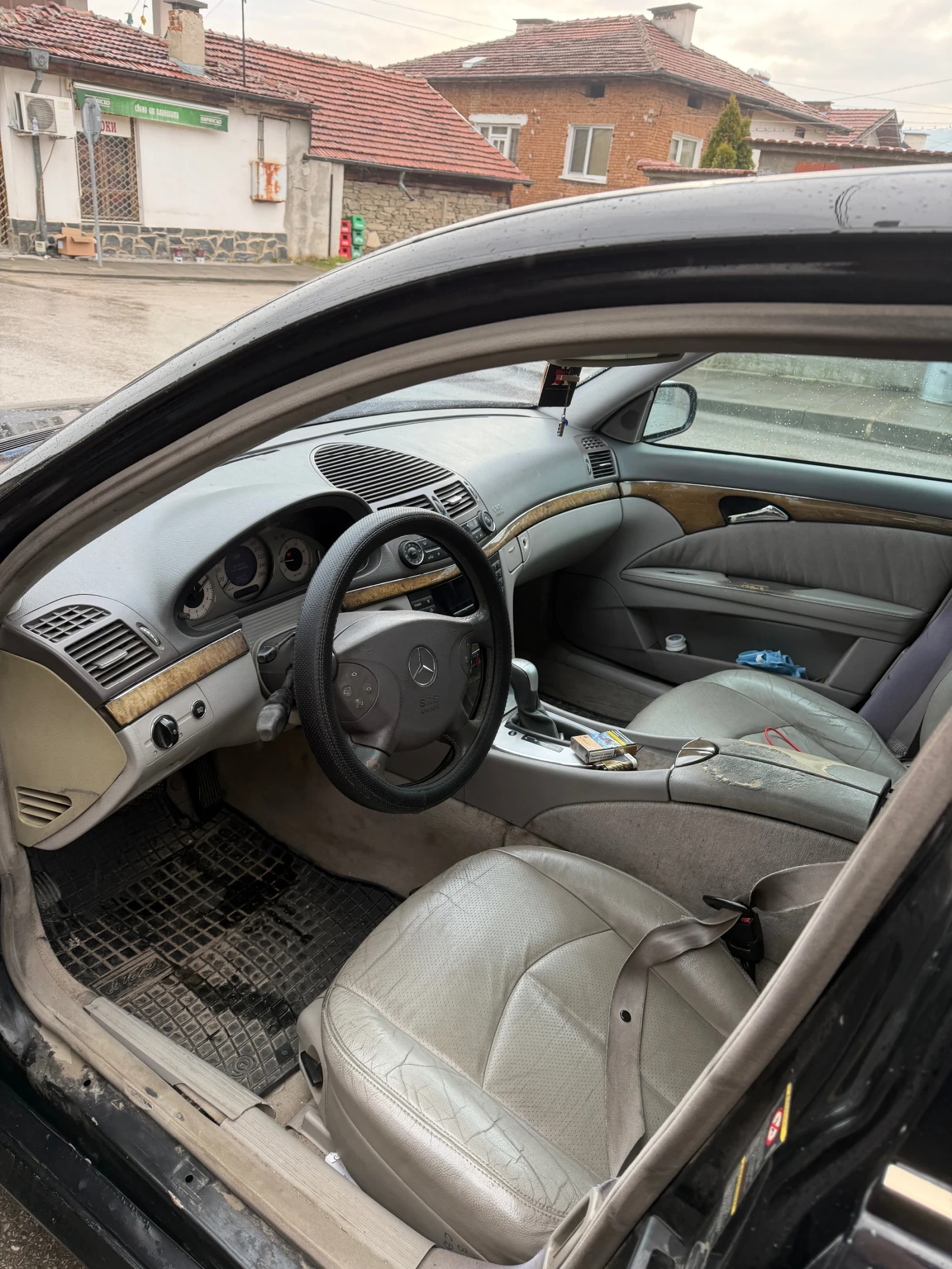 Mercedes-Benz E 270, снимка 8 - Автомобили и джипове - 54211998
