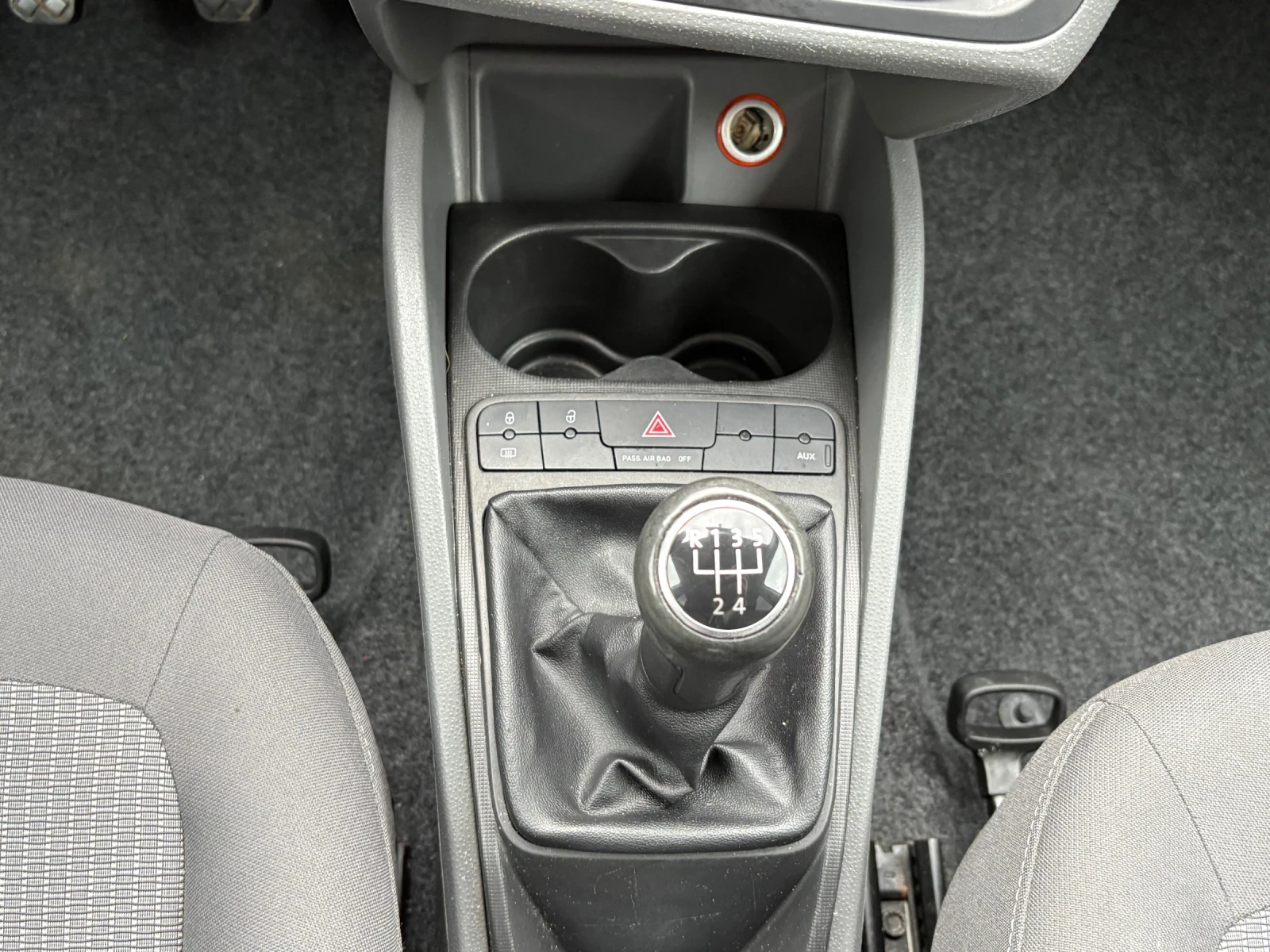 Seat Ibiza 1.4* ОБСЛУЖЕНА* , снимка 14 - Автомобили и джипове - 54257925