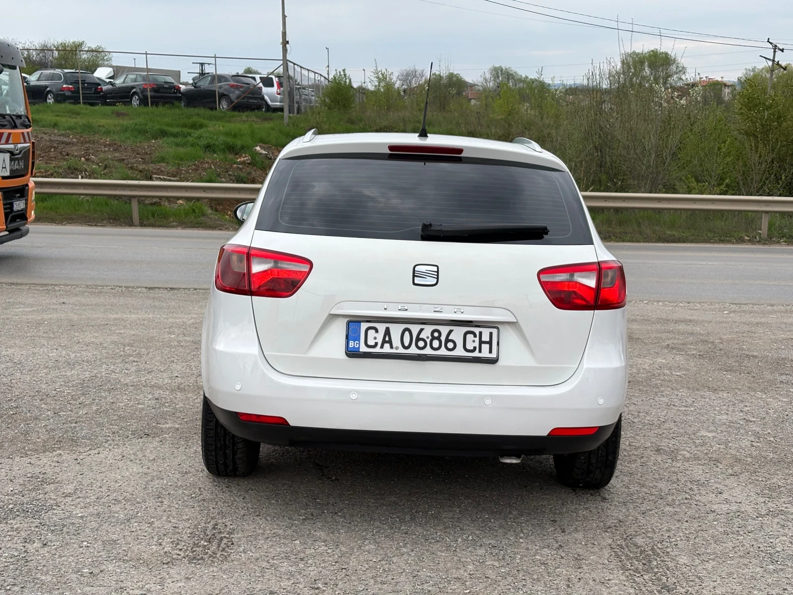 Seat Ibiza 1.4* ОБСЛУЖЕНА* , снимка 5 - Автомобили и джипове - 54257925
