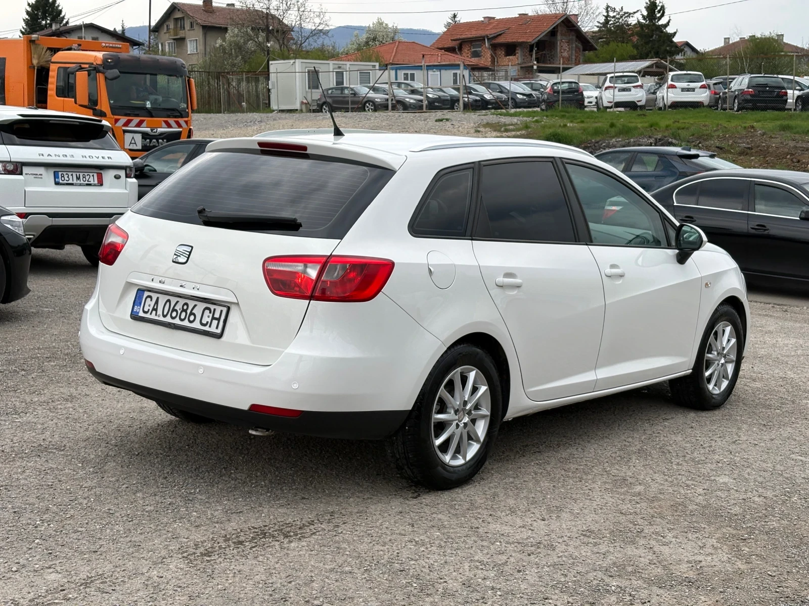 Seat Ibiza 1.4* ОБСЛУЖЕНА* , снимка 4 - Автомобили и джипове - 54257925