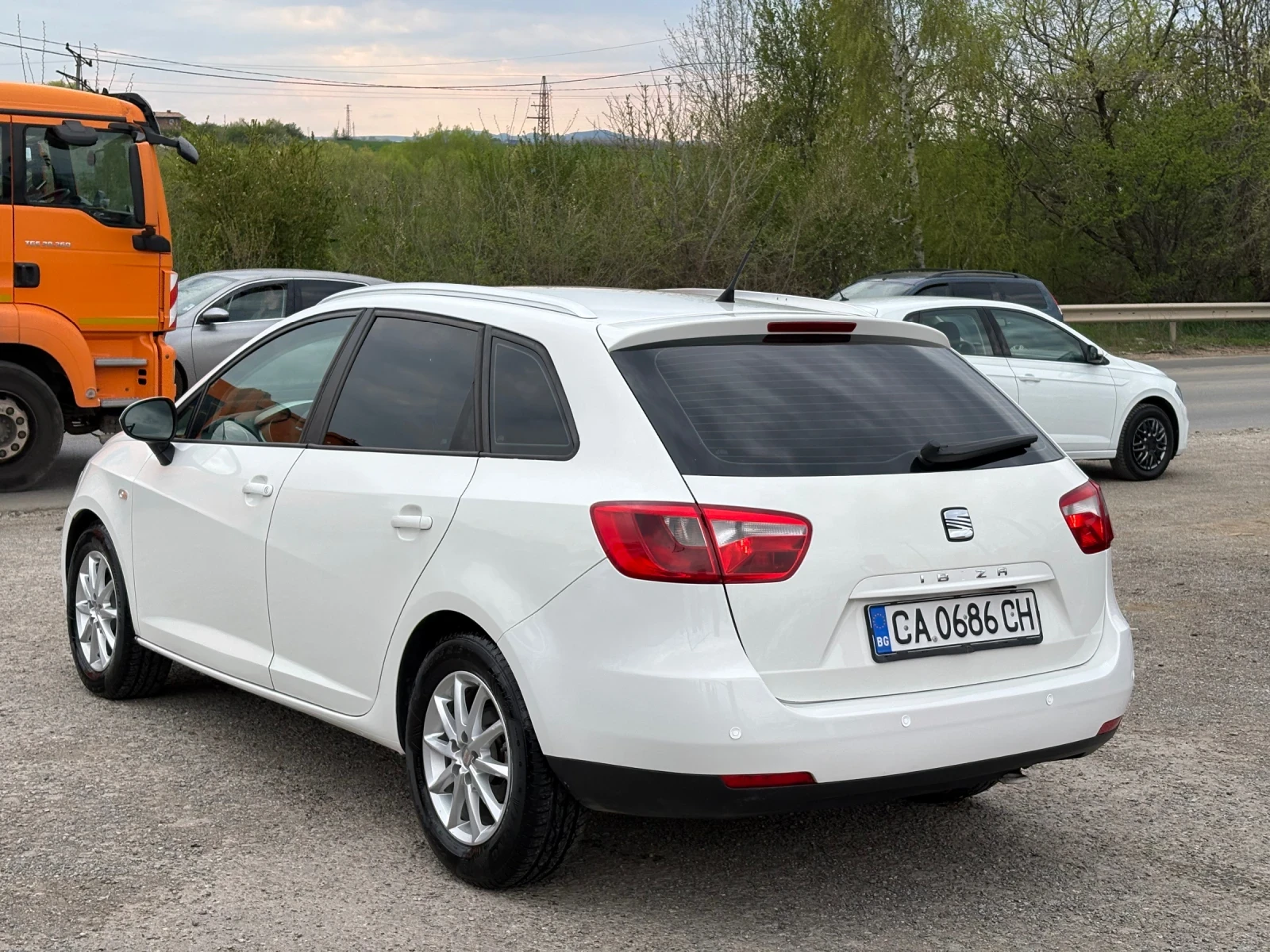Seat Ibiza 1.4* ОБСЛУЖЕНА* , снимка 6 - Автомобили и джипове - 54257925