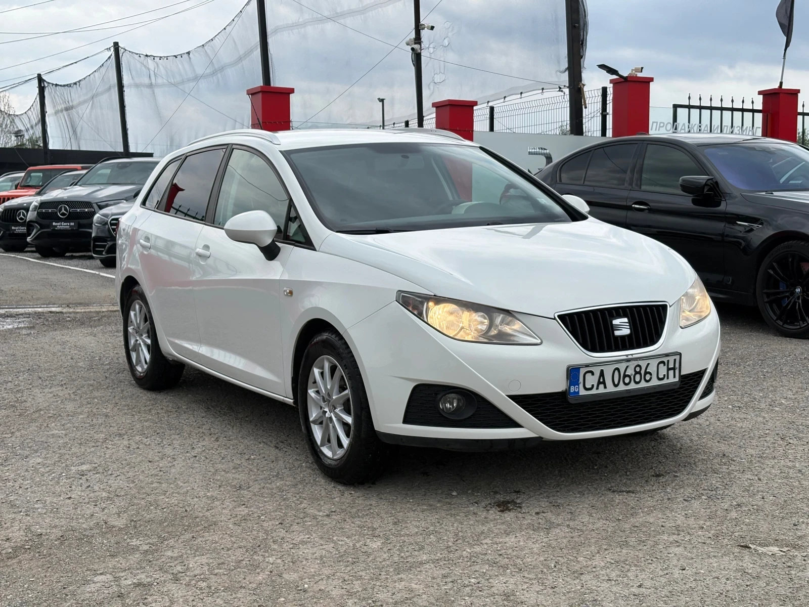 Seat Ibiza 1.4* ОБСЛУЖЕНА* , снимка 3 - Автомобили и джипове - 54257925
