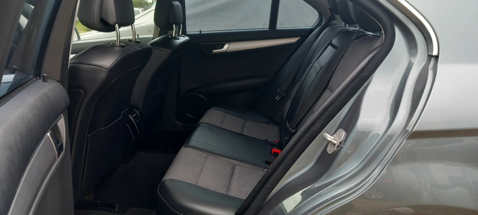 Mercedes-Benz C 220 AVANTGARDE- FACELIFT, снимка 12 - Автомобили и джипове - 54628404