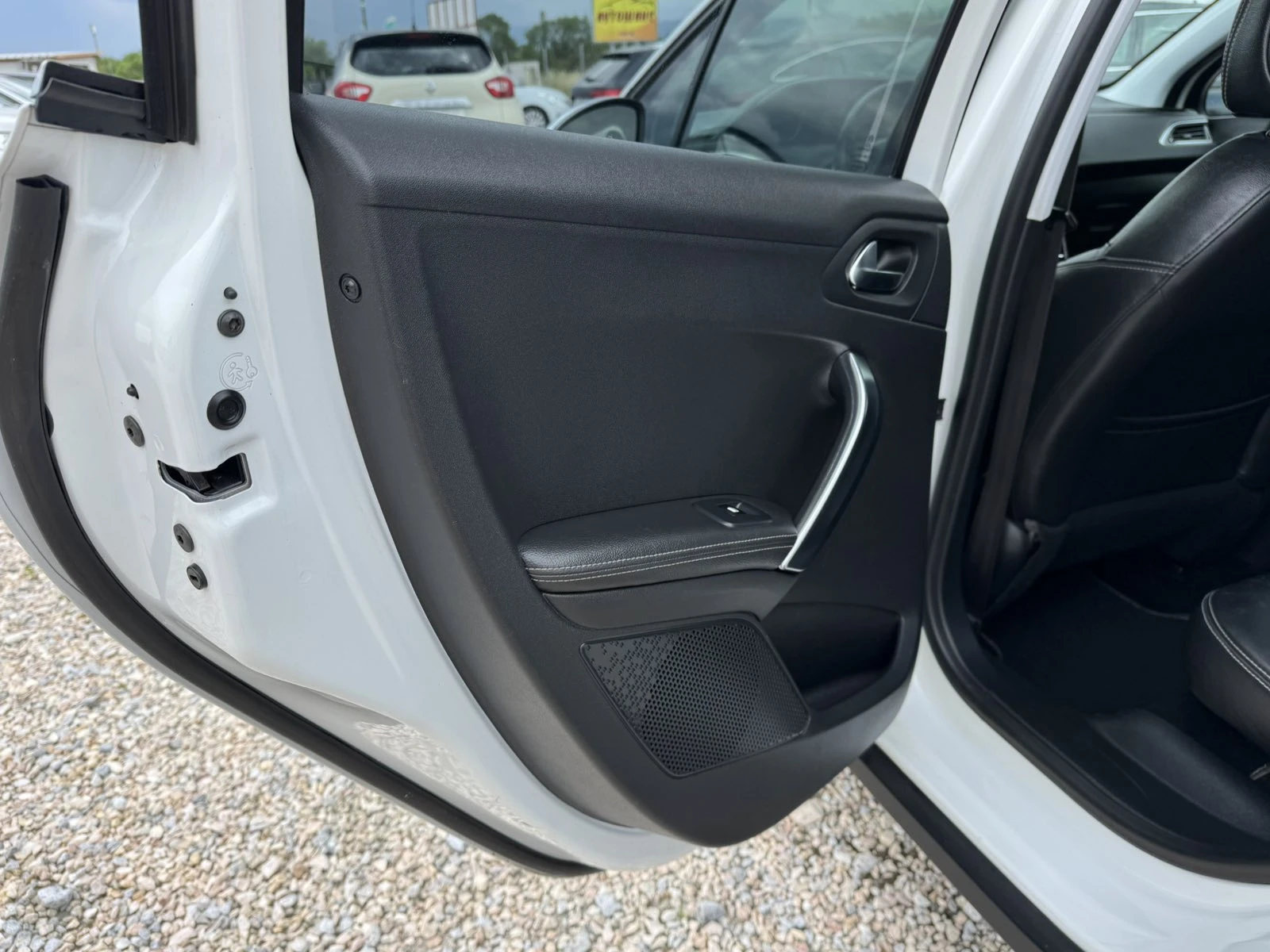 Peugeot 2008 1.6 E- HDI, снимка 7 - Автомобили и джипове - 54727652