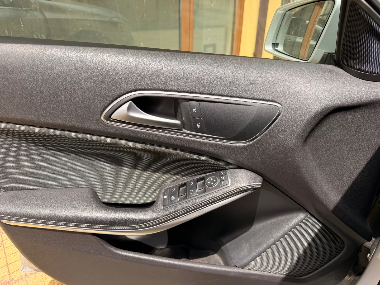 Mercedes-Benz A 180 77700 км, снимка 10 - Автомобили и джипове - 54773310