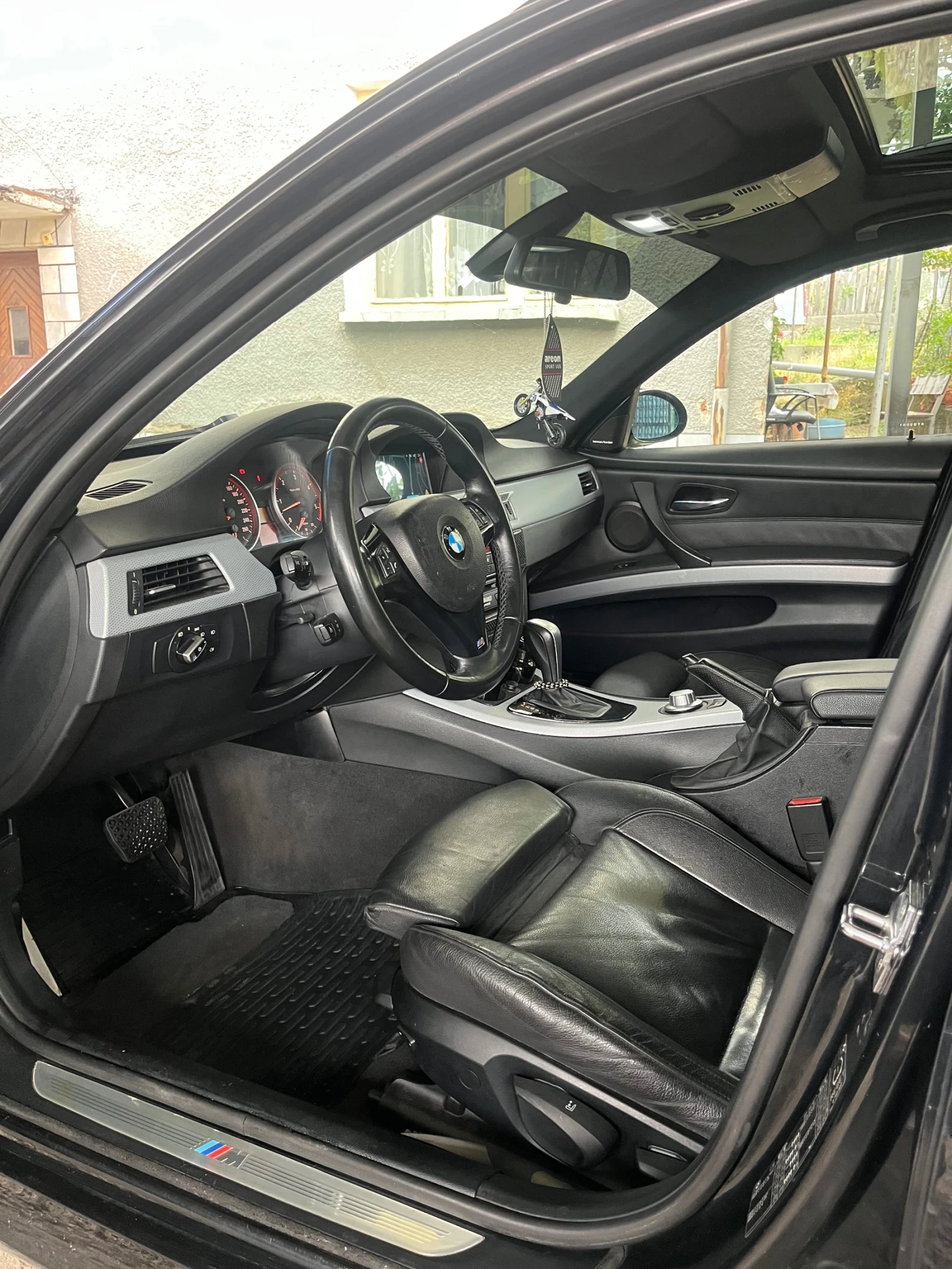 BMW 330 XD, снимка 11 - Автомобили и джипове - 55425547