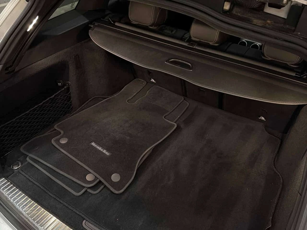 Mercedes-Benz C 300 * АВТОКРЕДИТ БЕЗ ПЪРВОНАЧАЛНА ВНОСКА* , снимка 11 - Автомобили и джипове - 55535697