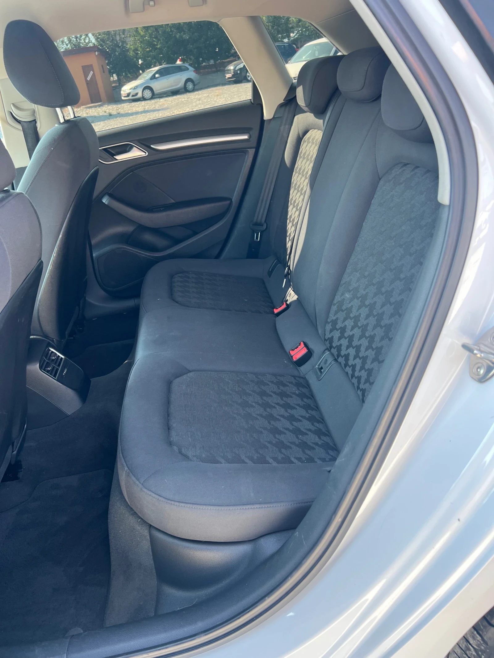 Audi A3 1.6TDI Automatic!!, снимка 13 - Автомобили и джипове - 55752174