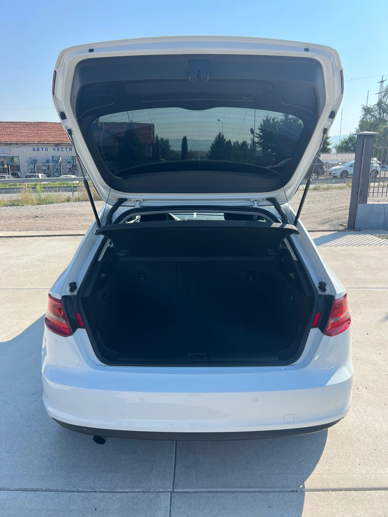 Audi A3 1.6TDI Automatic!!, снимка 6 - Автомобили и джипове - 55752174