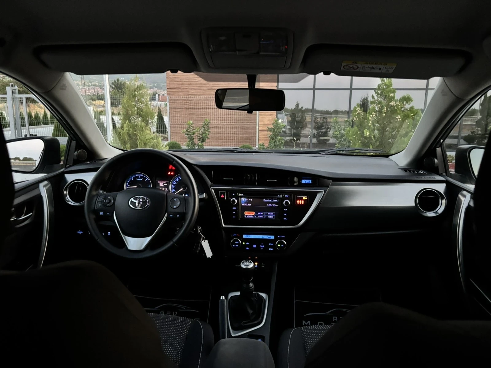 Toyota Auris 2.0D4d/124кс/Нави/Камера/Евро5/EXECUTiVE, снимка 8 - Автомобили и джипове - 55958237