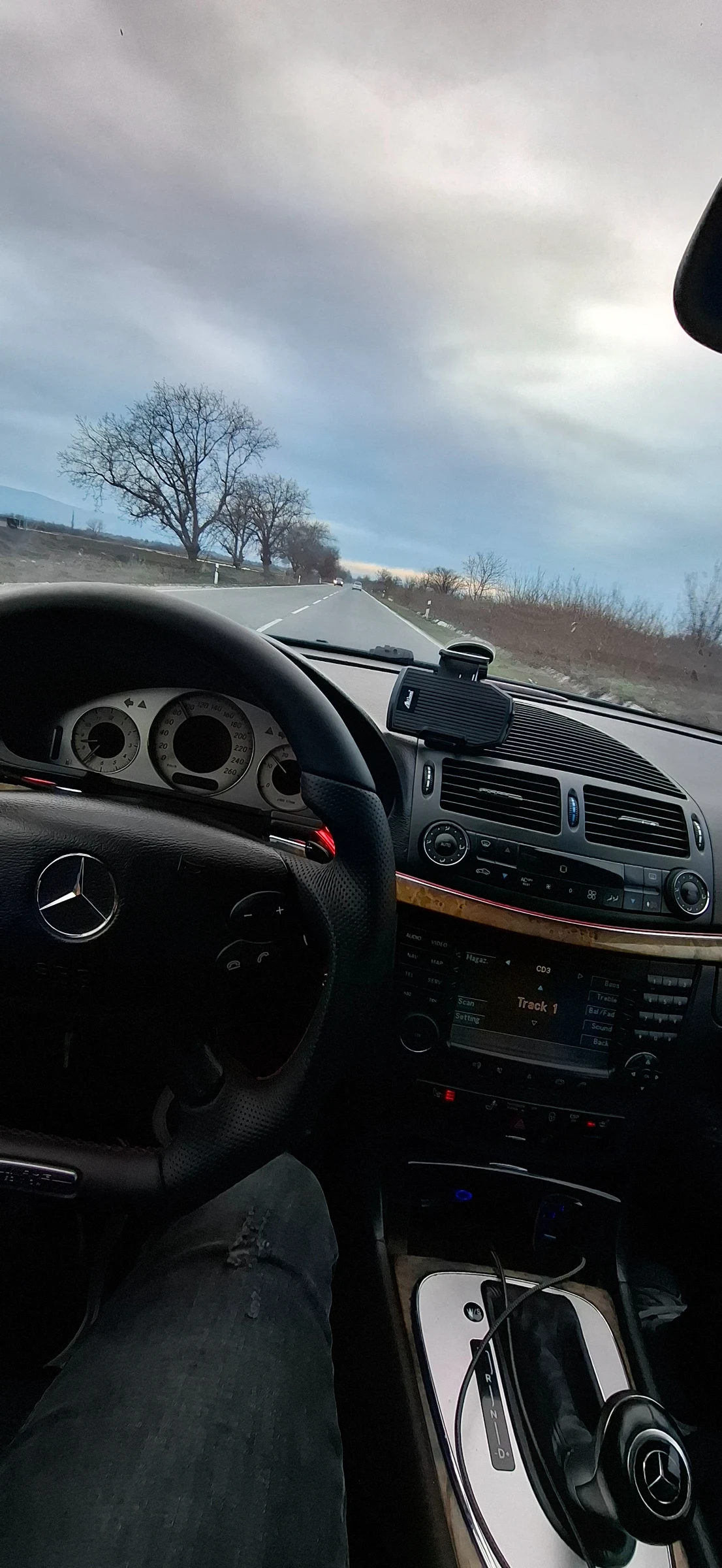 Mercedes-Benz E 320, снимка 9 - Автомобили и джипове - 56404564