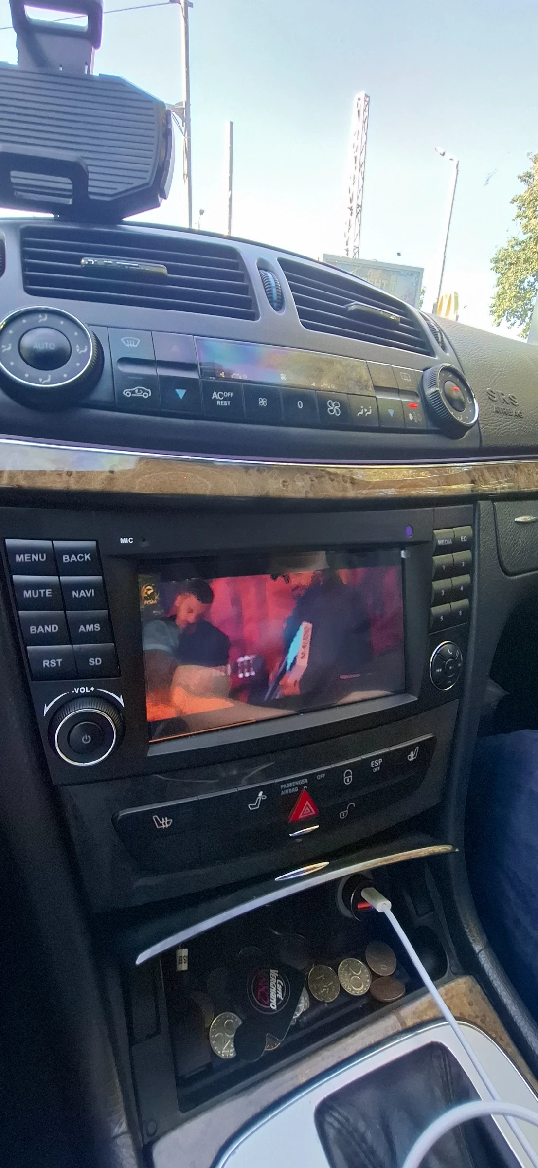 Mercedes-Benz E 320, снимка 15 - Автомобили и джипове - 56404564