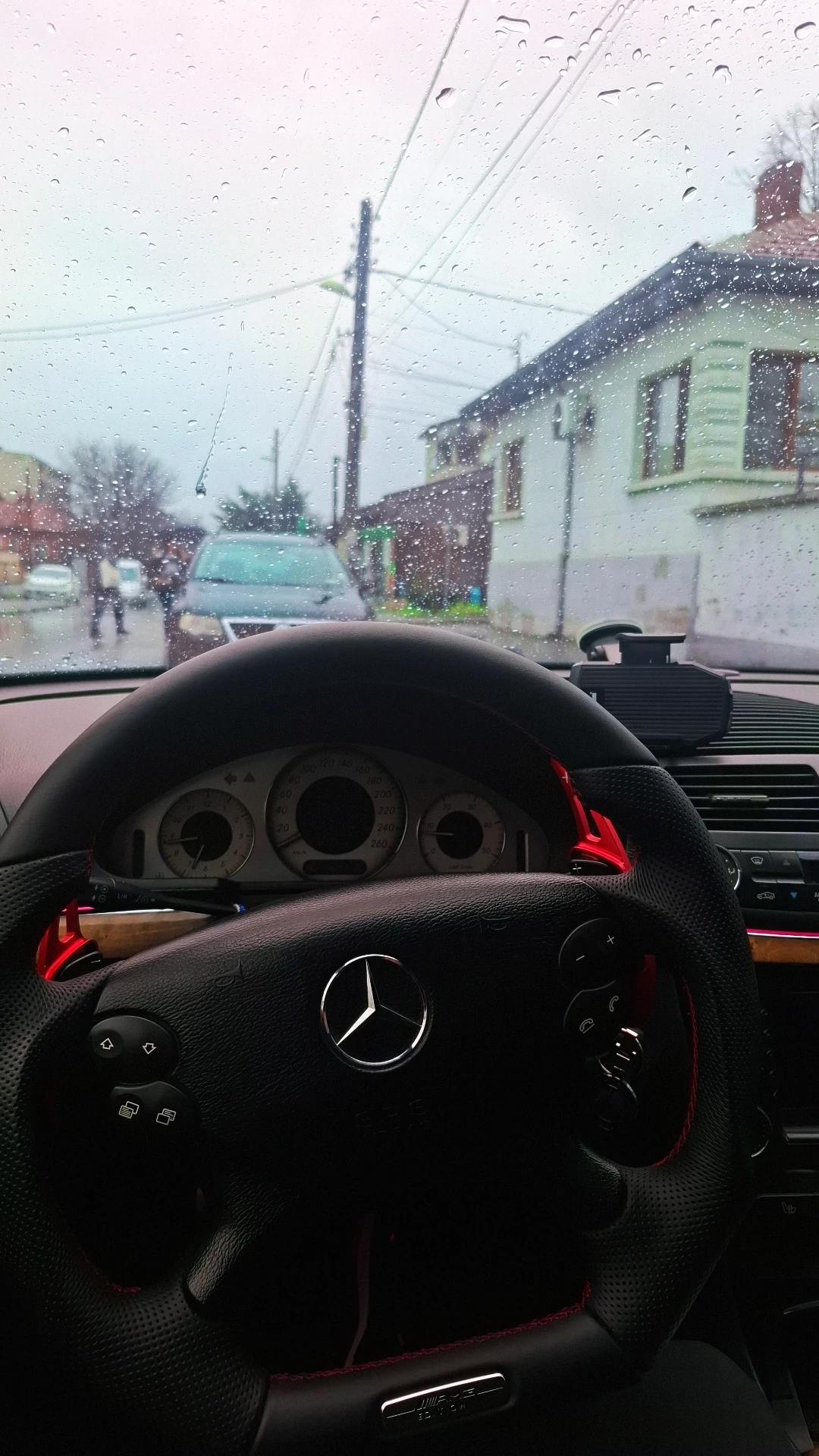 Mercedes-Benz E 320, снимка 7 - Автомобили и джипове - 56404564