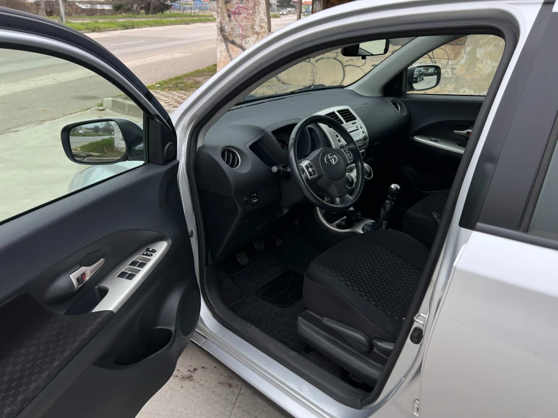 Toyota Urban Cruiser 1.4D-90-КОНЯ 4х4, снимка 8 - Автомобили и джипове - 52842656