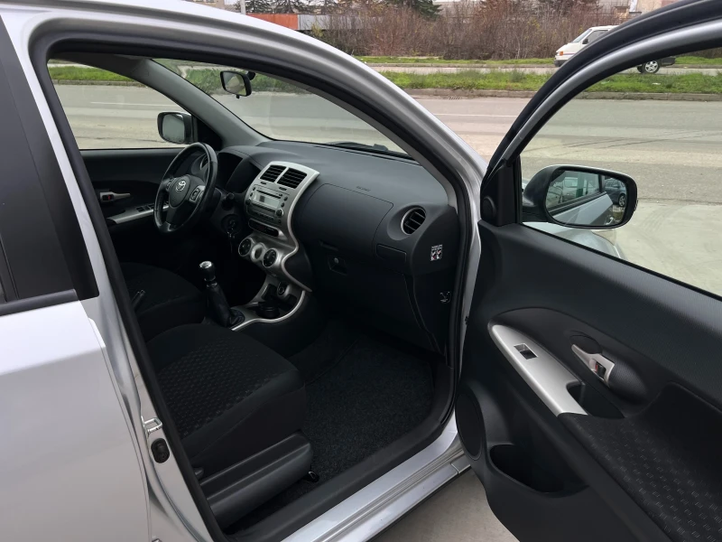 Toyota Urban Cruiser 1.4D-90-КОНЯ 4х4, снимка 12 - Автомобили и джипове - 52842656
