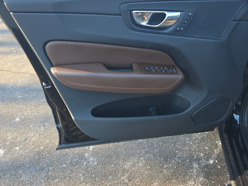 Volvo XC60 T6 Momentum, снимка 10 - Автомобили и джипове - 53334362