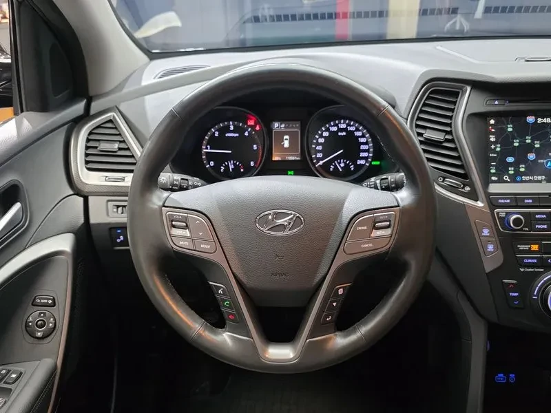 Hyundai Santa fe 2.0 2WD PREMIUM, снимка 12 - Автомобили и джипове - 56325671