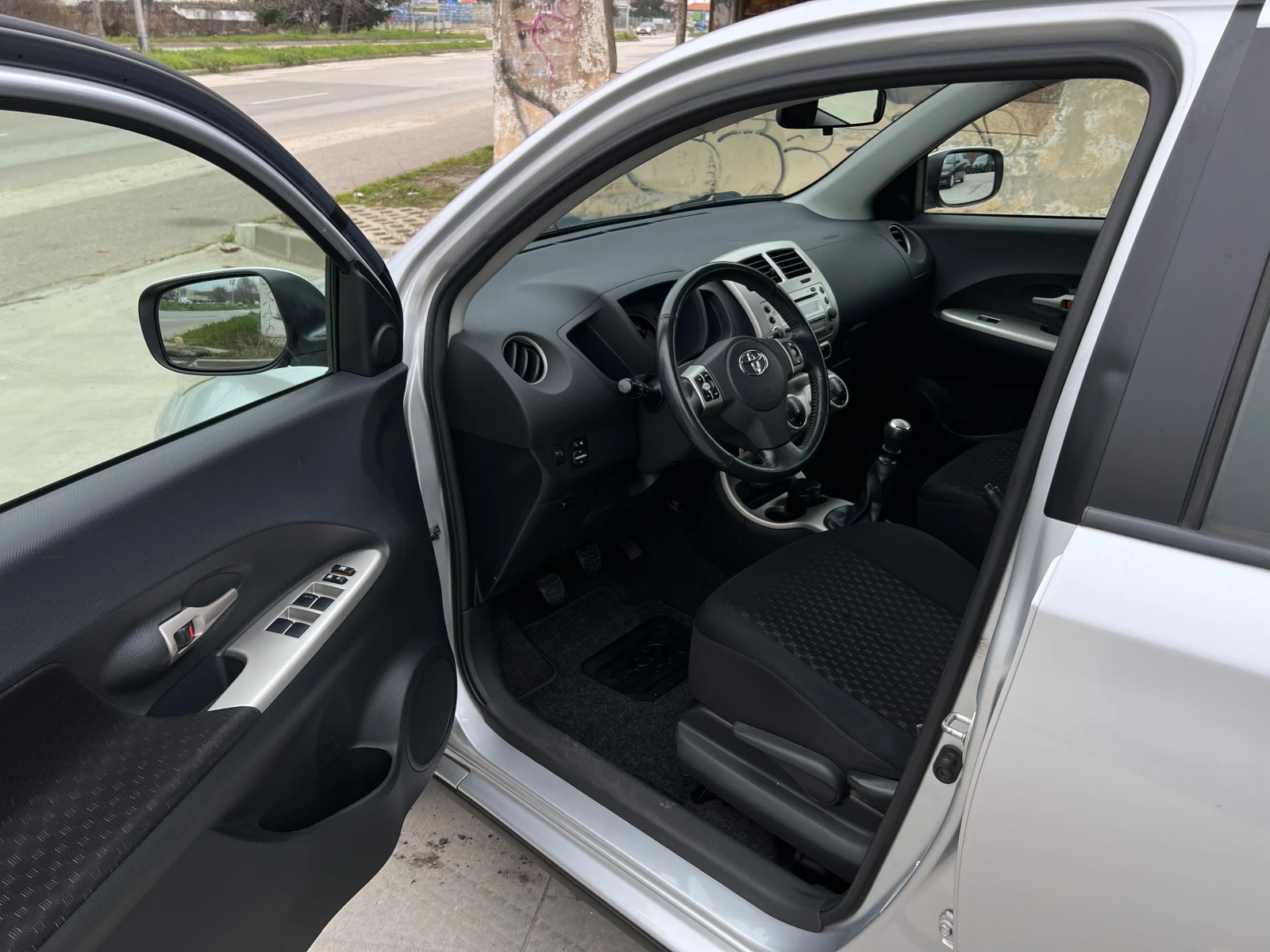 Toyota Urban Cruiser 1.4D-90-КОНЯ 4х4 - изображение 8