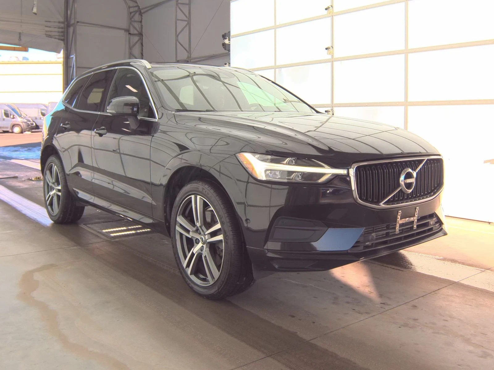 Volvo XC60 T6 Momentum - изображение 3