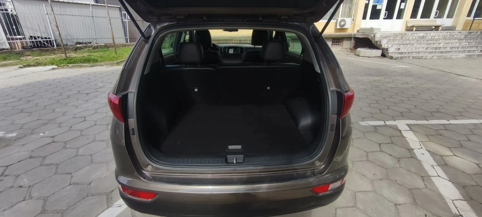 Kia Sportage 2.0 CRDI Automatic 136 к.с. 2019 г., снимка 13 - Автомобили и джипове - 54458574