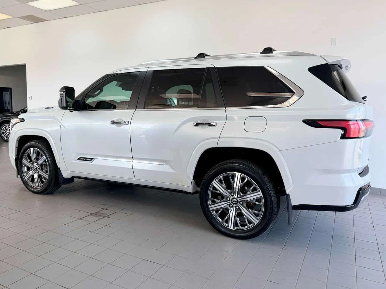 Toyota Sequoia * CAPSTONE * CARFAX * БЕЗ ПЪРВОНАЧАЛНА ВНОСКА, снимка 2 - Автомобили и джипове - 55408478