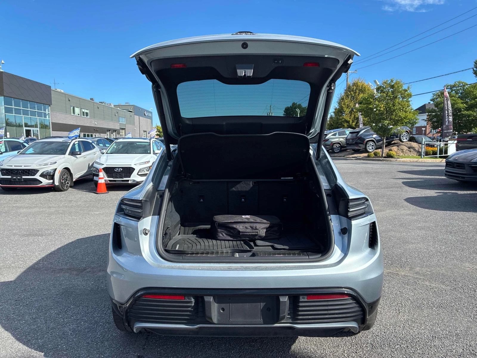 Porsche Macan * Electric Turbo * CARFAX * ОПЦИЯ ЗА ФИНАНСИРАНЕ, снимка 15 - Автомобили и джипове - 56059281