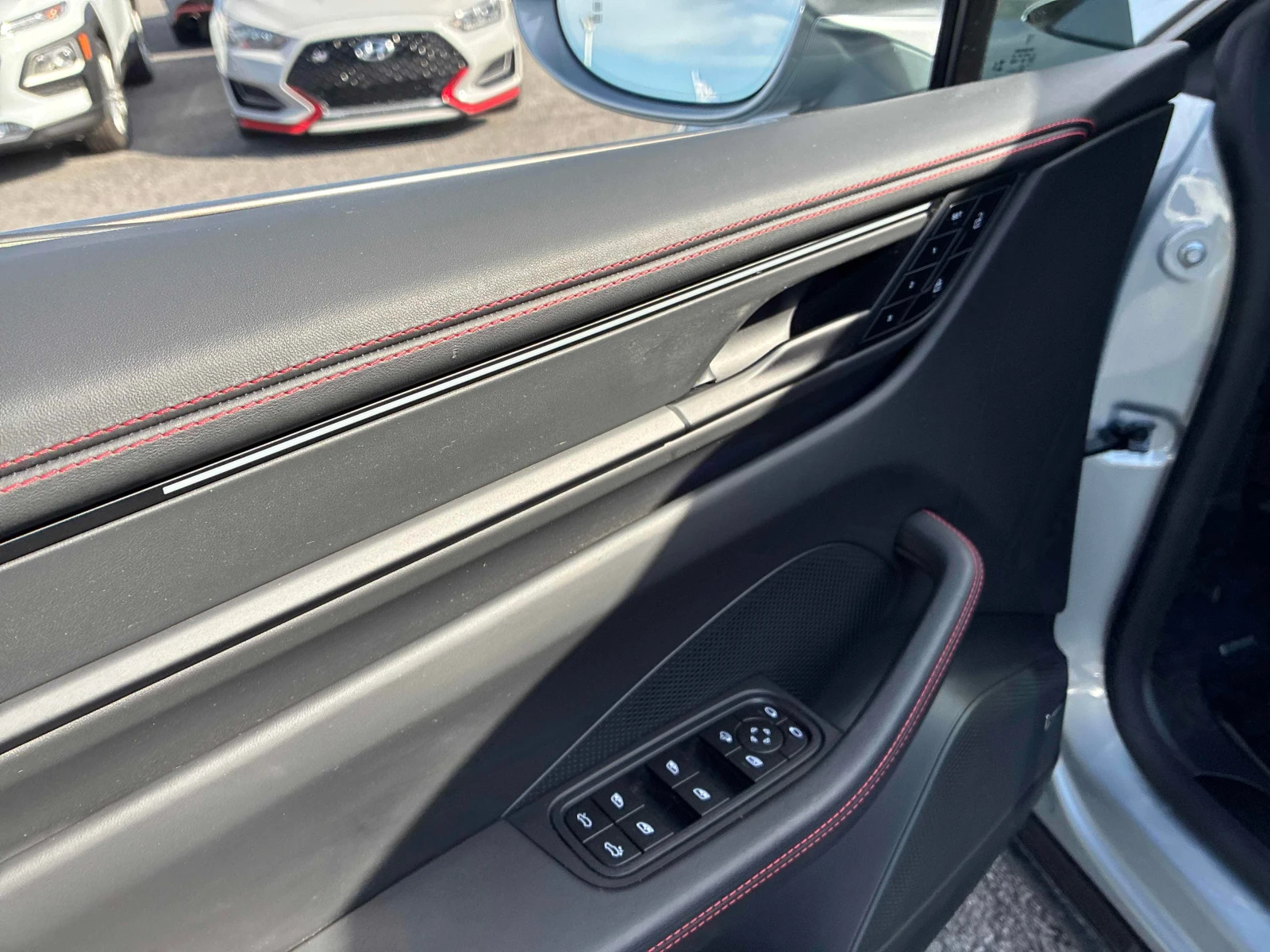 Porsche Macan * Electric Turbo * CARFAX * ОПЦИЯ ЗА ФИНАНСИРАНЕ, снимка 13 - Автомобили и джипове - 56059281