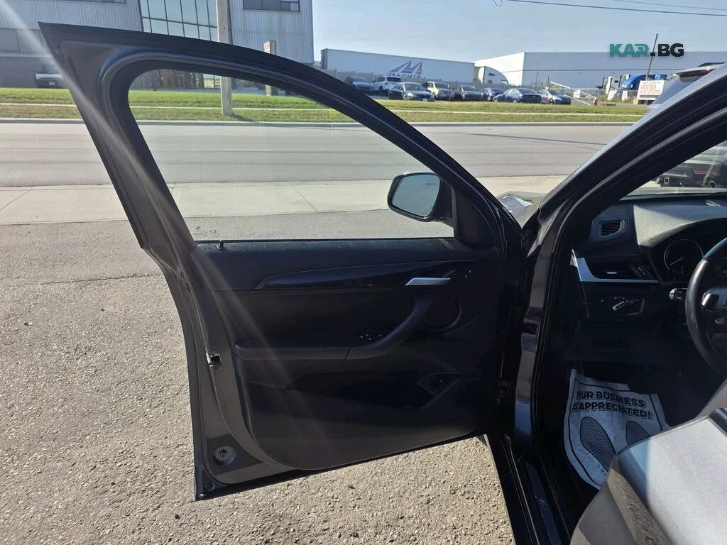 BMW X1 xDrive28i* M-Sport* Пано* АвтоКредит * (ЦЕНА ДО БГ, снимка 8 - Автомобили и джипове - 56077543