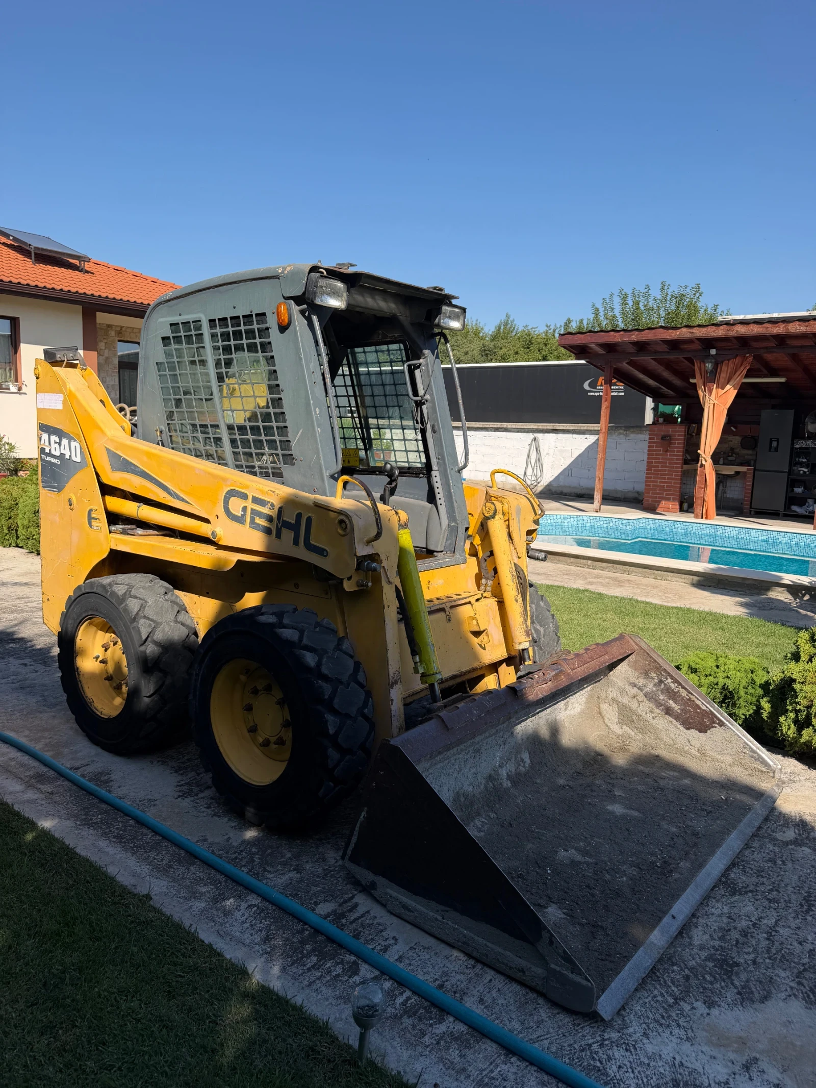 Мини челни товарачи GEHL 4640 TURBO, снимка 13 - Индустриална техника - 56018117